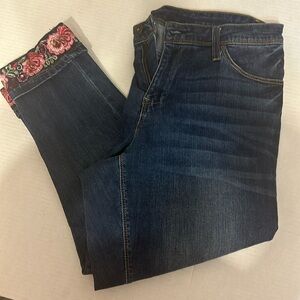Terra & Sky Navy Capris with Floral Detail